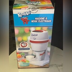 NEW Kool-Aid RED AND WHITE Electric Snow Cone Maker with Stainless Steel Blades